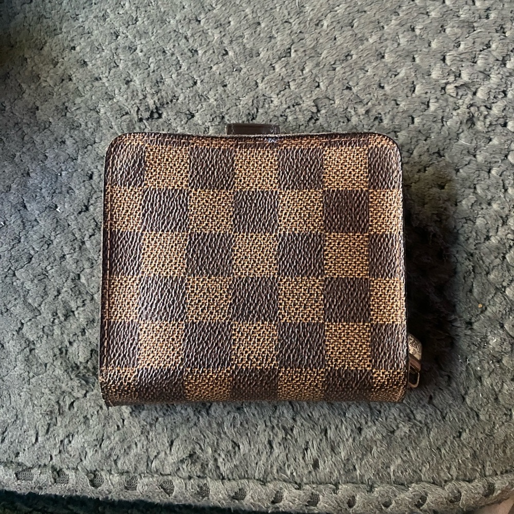 Louis Vuitton authentic damier ebene Wallet - Picture 2 of 10